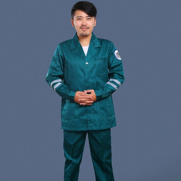 墨綠色急救服