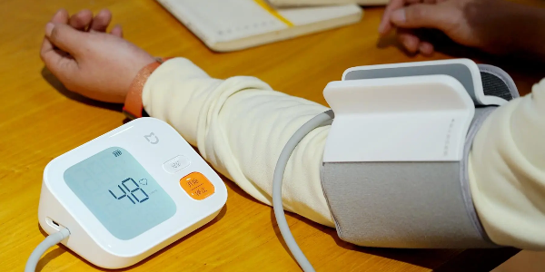 全家共用一臺(tái)電子血壓計(jì)？這些被忽視的衛(wèi)生與精準(zhǔn)度細(xì)節(jié)你必須知道