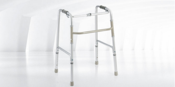 助行器怎么選？手杖、腋杖、助行架全解析